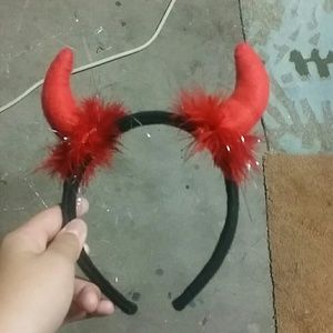 Devil horn